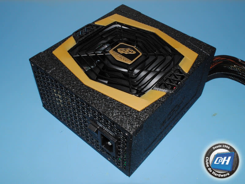 Teste da Fonte de Alimentação FSP Aurum CM Gold 750 W Teste da Fonte de Alimentação FSP Aurum CM Gold 750 W