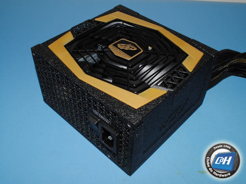 Teste da Fonte de Alimentação FSP Aurum Gold 700 Teste da Fonte de Alimentação FSP Aurum Gold 700
