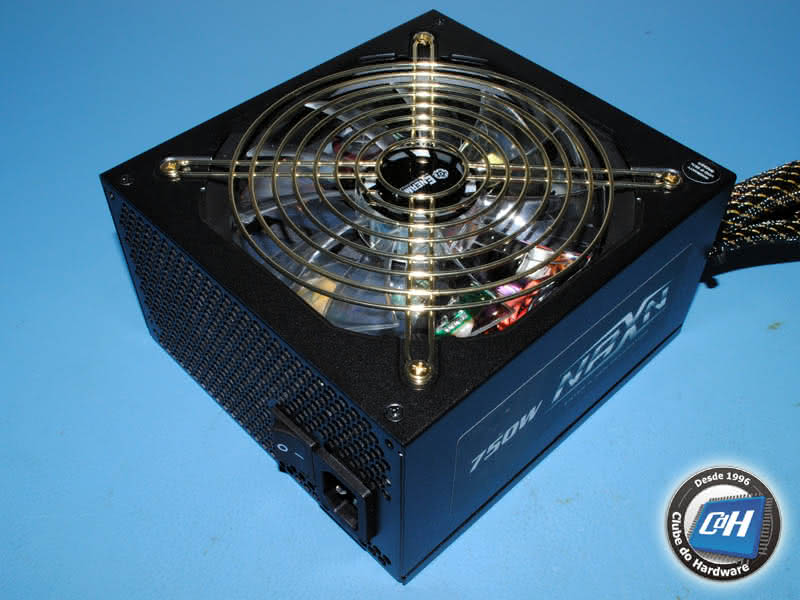 Teste da Fonte de Alimentação Enermax NAXN 82+ 750 W