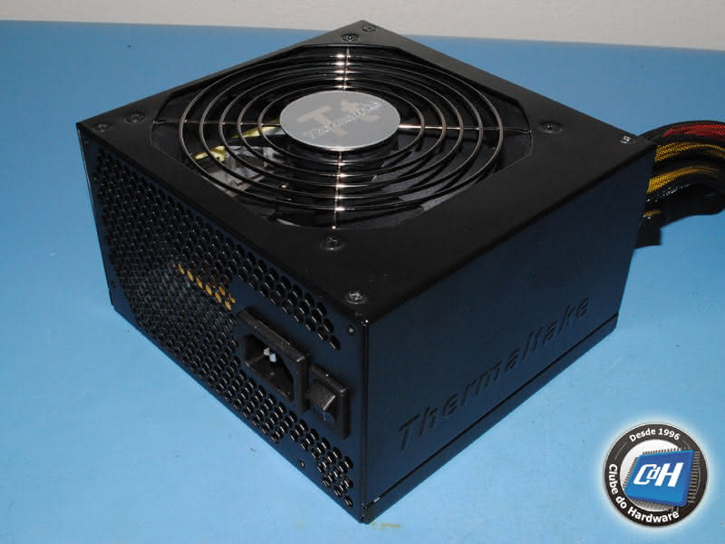 Teste da Fonte de Alimentação Thermaltake TR2 700 W