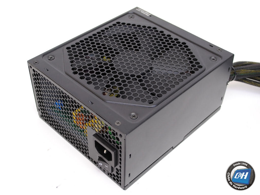 Teste da Fonte de Alimentação Rosewill Tachyon 750 W