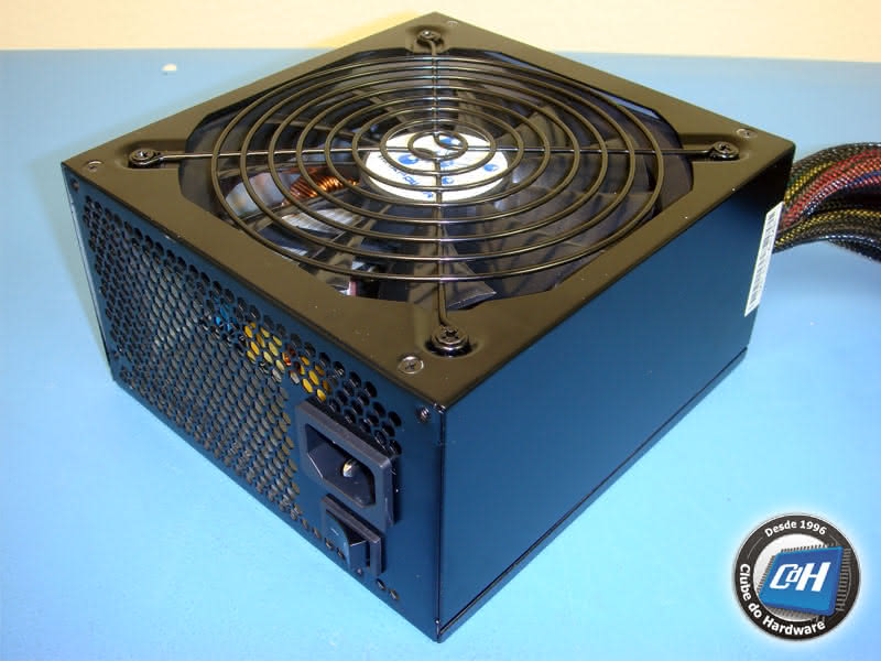 Teste da Fonte de Alimentação Titan Power 650 da Max Power Teste da Fonte de Alimentação Titan Power 650 da Max Power