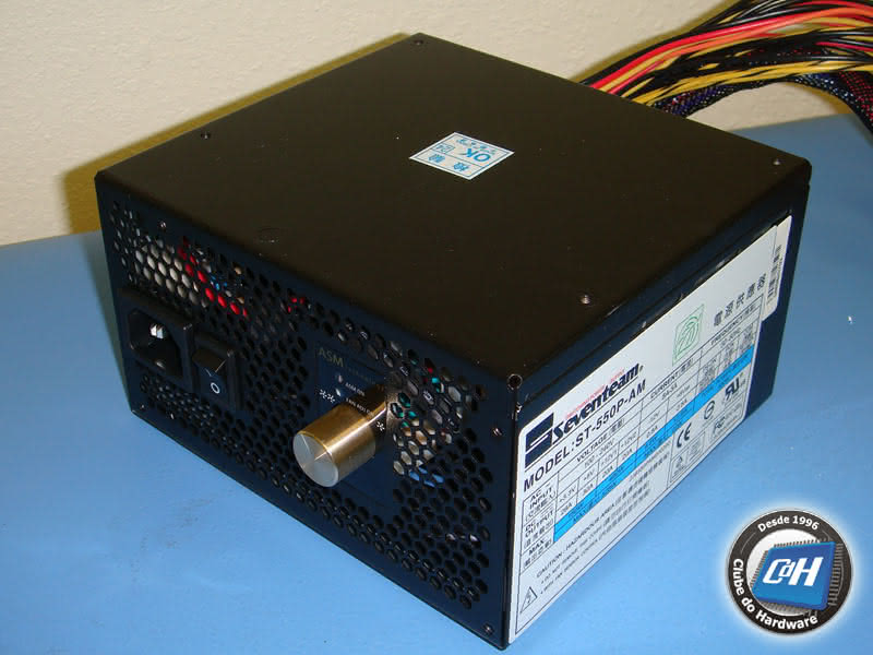 Teste da Fonte de Alimentação Seventeam ST-550P-AM ASM Teste da Fonte de Alimentação Seventeam ST-550P-AM ASM