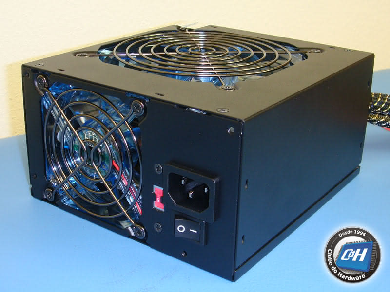 Teste da Fonte de Alimentação eXtream FEX-55T28 de 550 W Teste da Fonte de Alimentação eXtream FEX-55T28 de 550 W