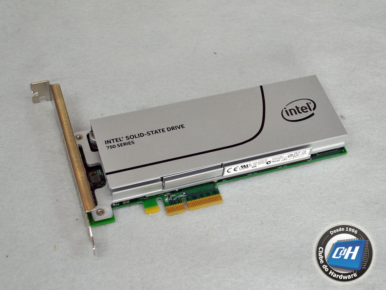 Teste da Unidade SSD Intel SSD 750 Series 1,2 TiB Teste da Unidade SSD Intel SSD 750 Series 1,2 TiB