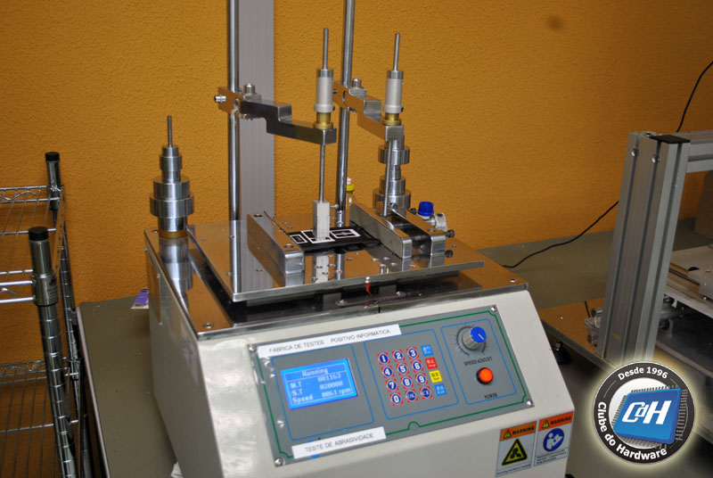 Fábrica da Positivo Informática em Curitiba