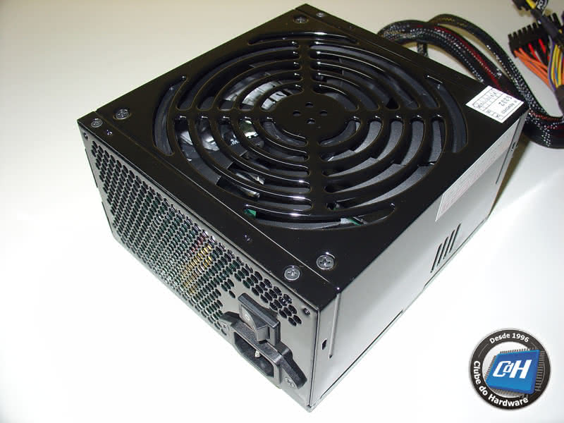 Fonte de Alimentação Thermaltake Toughpower 750 W (W0116RU) Fonte de Alimentação Thermaltake Toughpower 750 W (W0116RU)